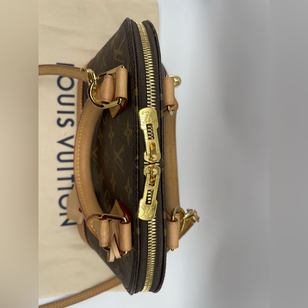 Louis Vuitton Monogram Alma BB Bag - Picture 4 of 17